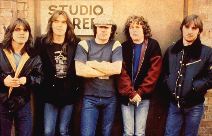 AC/DC - Hells Bells (testo-traduzione-audio-video) - MyDistortions.it