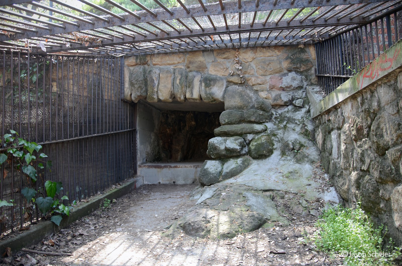 Phantom Los Angeles Old Los Angeles Zoo, Griffith Park