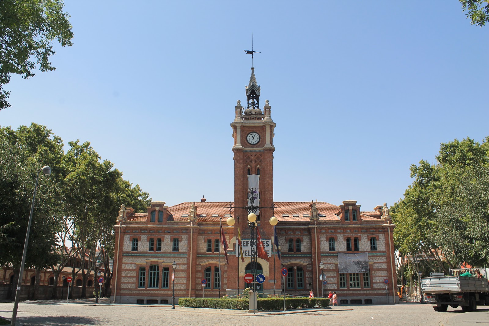55 HQ Images La Casa Del Reloj Madrid / Country House La Casa Del Reloj
