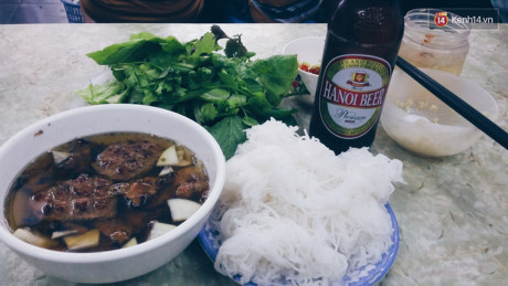 Thay vi mat cong liet ke mon, ai den quan cung goi mot 'suat bun cha Obama' - Anh 6