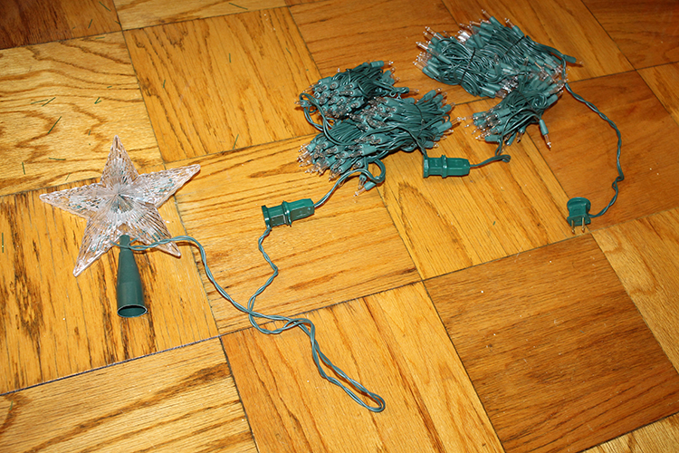 How to decorate the perfect Christmas tree in 10 steps (and dismantle