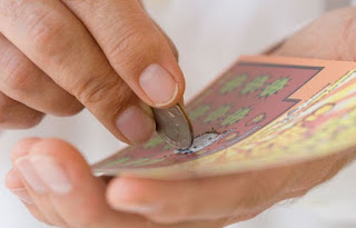 A tinta de raspadinhas, lotarias instantâneas