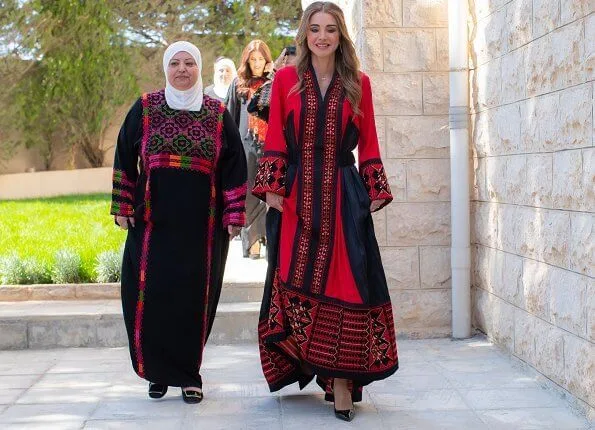 Queen Rania visited a group of women from Balqawi tribes in Amman, gathered at the residence of Ms. Dina Al Hadid Al Qatarneh