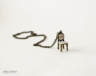 tiny-chair-necklace