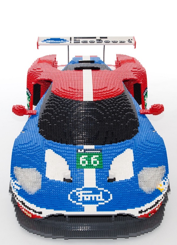 Un Ford GT fue construido con 40.000 piezas de Lego