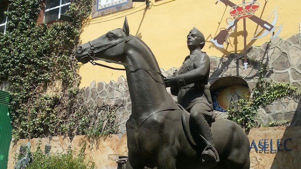 El Ministerio de Defensa cede una estatua de Franco a una fundación para su exhibición