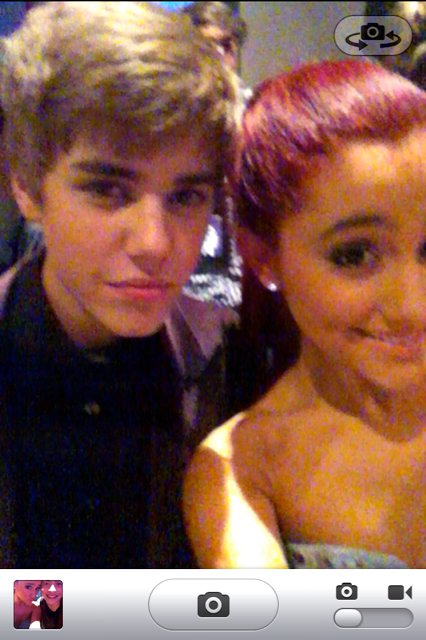 Ariana Grande and Justin Bieber on backstage looks so close