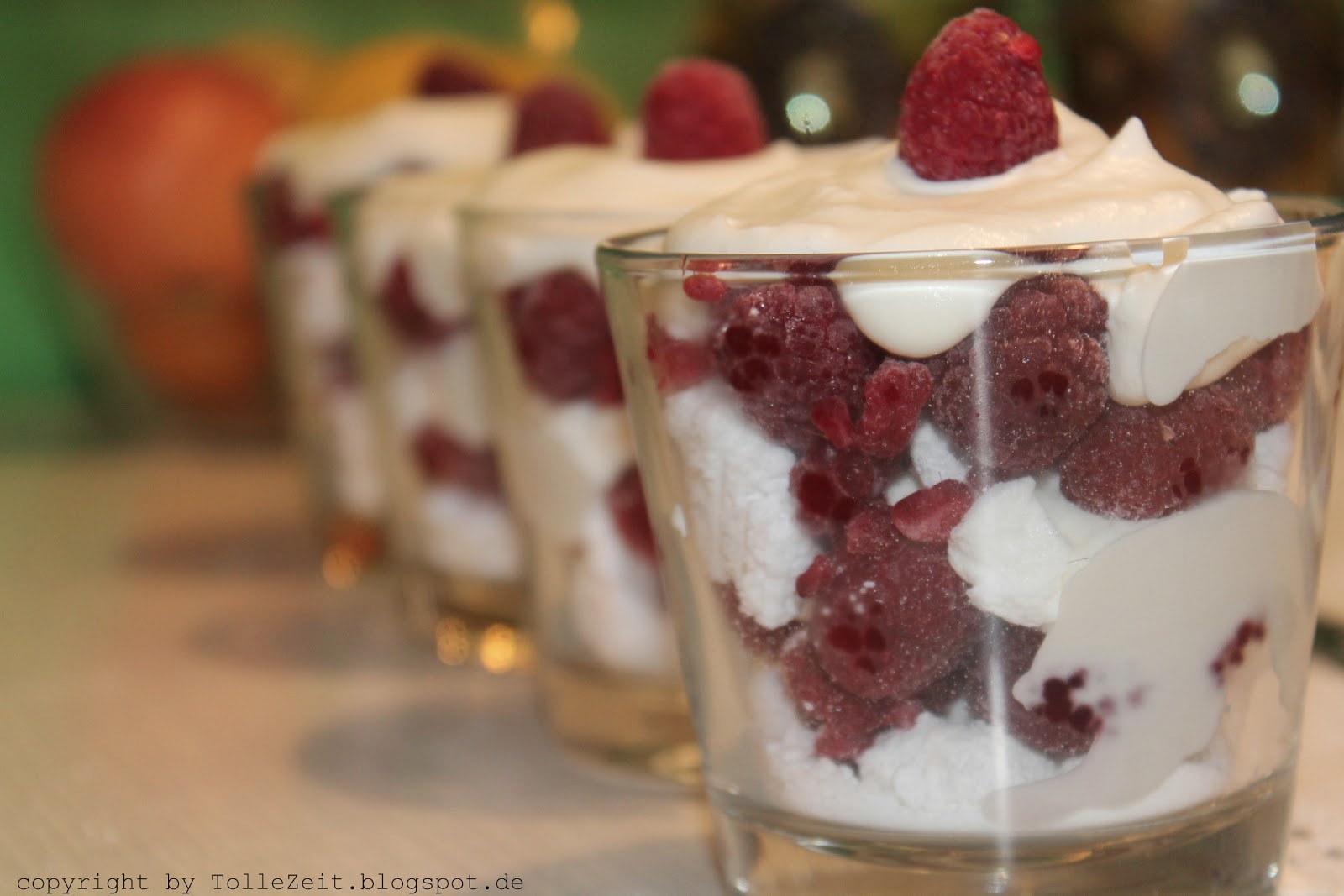 Tolle Zeit: Himbeer-Sahne-Baiser Dessert