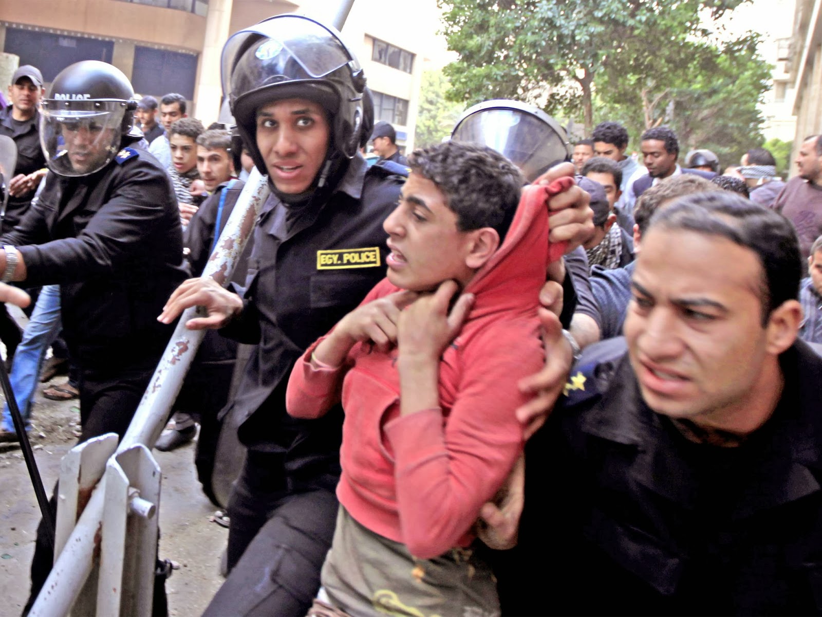 تقرير للمرصد العربي: معتقلين أطفال يواجهون انتهاكات خطيرة داخل سجون الانقلاب الم