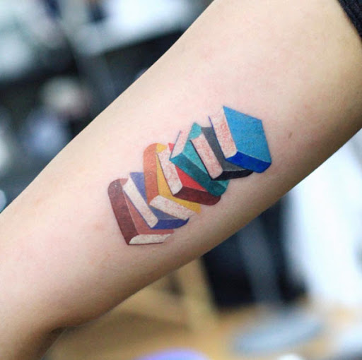 Este colorido pilha de livros