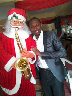 santa playing joy to the world on saxophone