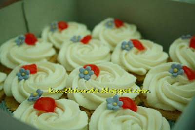 [Pesanan] Vanilla Cupcake with Whippedcream