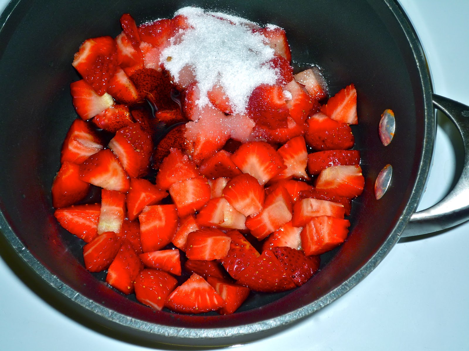 The Weekend Gourmet Summer Berries Sundaysupper Featuring Strawberry Chocolate Frozen Yogurt Parfaits