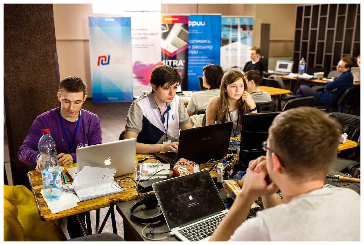 разработчик программного обеспечения. It специалист. айтишники в офисе. хакатон барнаул. польская информатика.