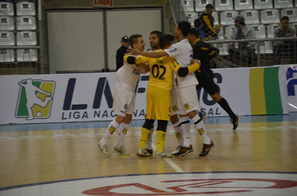 CAMISA 1 - FUTSAL: Orlândia e Joinville vencem fora de casa no