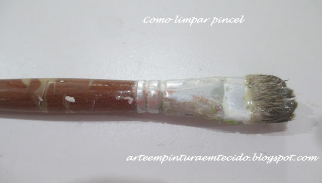 tinta acrílica, cola , tinta de tecido