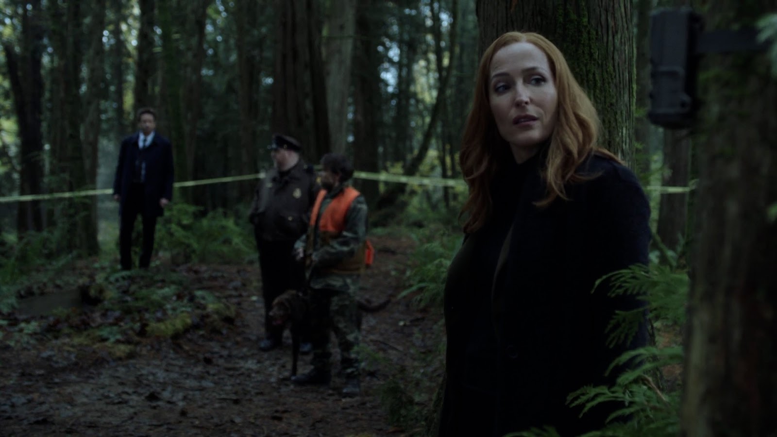 We get some classic flashlights in the woods as Mulder and Scully give
