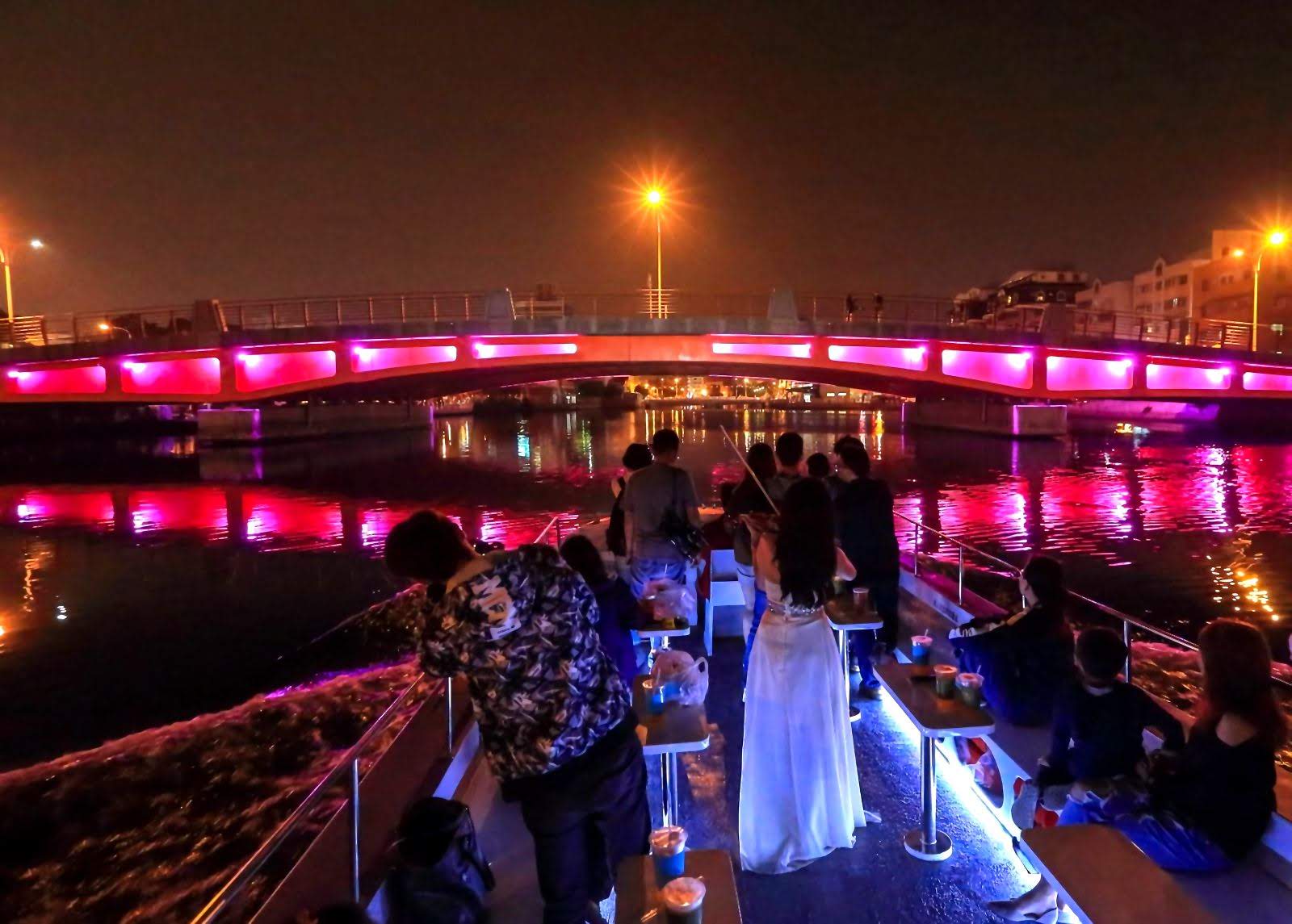 國慶連假搭船賞光雕優惠 安平運河夜遊浪漫又半價