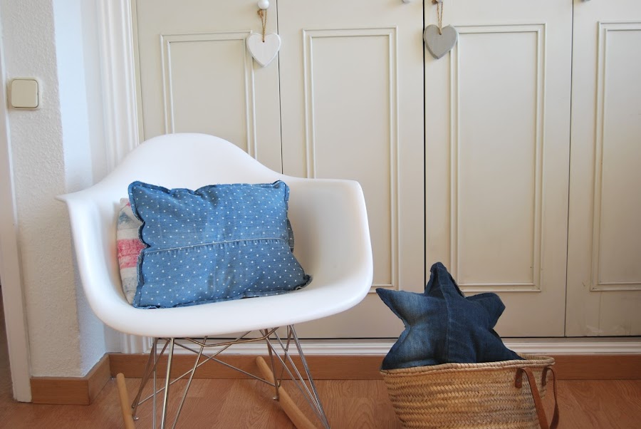 cómo hacer cojines con vaqueros gastados