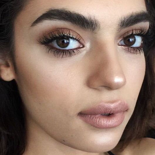 10 Simple Ways to Grow Thick Eyebrows Naturally - AwayCande