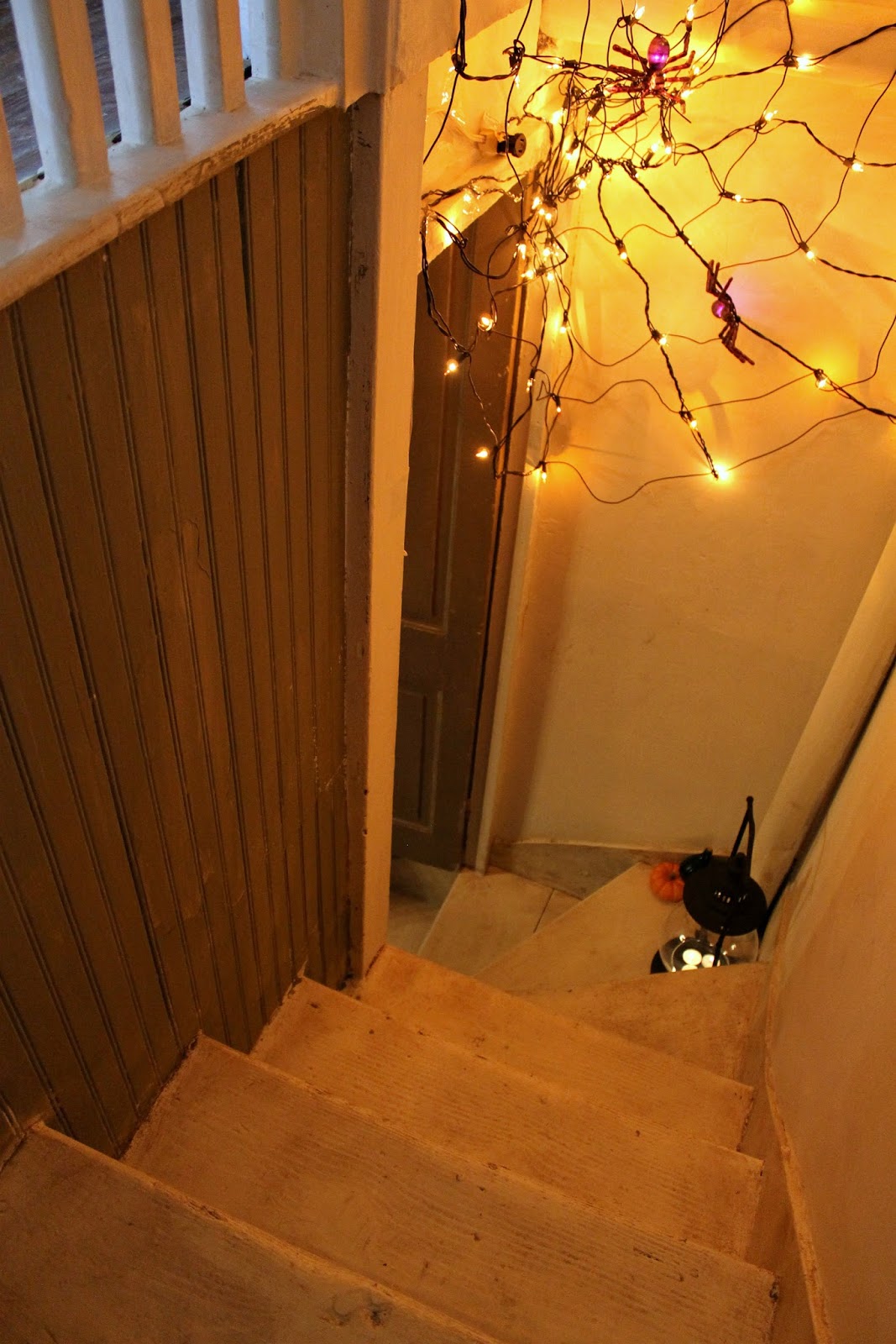 How to Annie Sloan Chalk Paint your Stairs