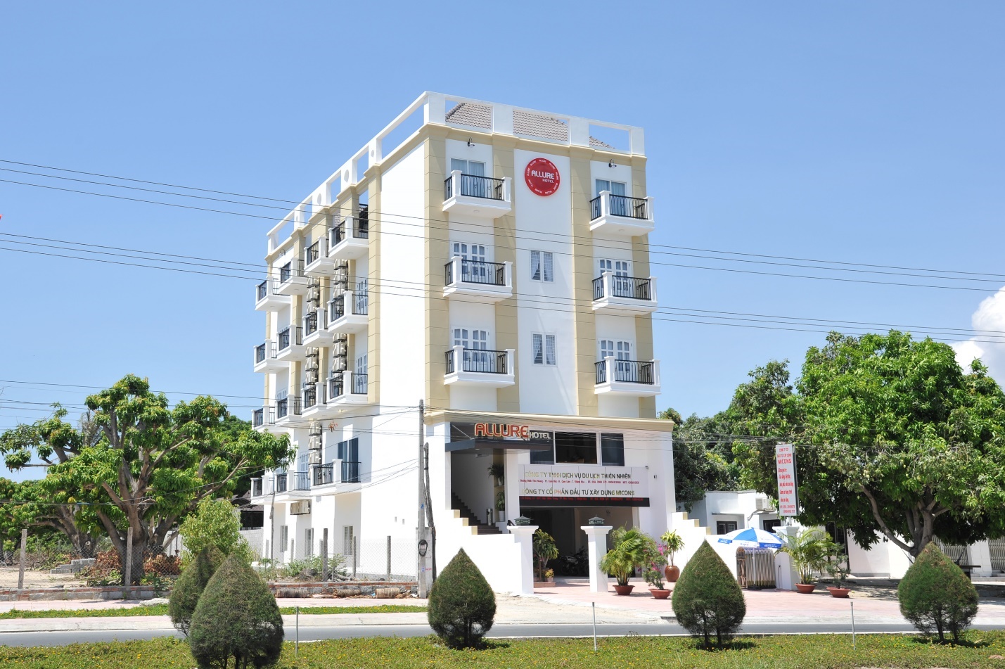 20 + khách sạn Cam Ranh giá rẻ gần sân bay, trung tâm tp, cảng biển Ba Ngòi