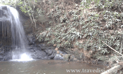 Berikut wisata alam air terjun kalbar yang terletak di tengah hutan Kab Sekadau,sebernarnya air terjun ini tak kalah dengan air terjun merasap dll,tapi karena