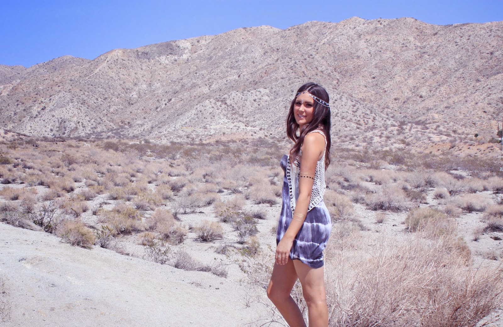 Mash Elle style blogger shares Coachella inspired outfit for festivals | festival outfit | California | travel california | tye dye | festival headband | fake tattoo