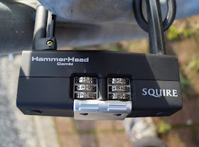 Mit einem sicheren Gefühl unterwegs: Die Fahrradschlösser von Squire. Das Hammerhead Combi ist ein super sicheres Bügelschloss aus Stahl mit Zahlenkombination.