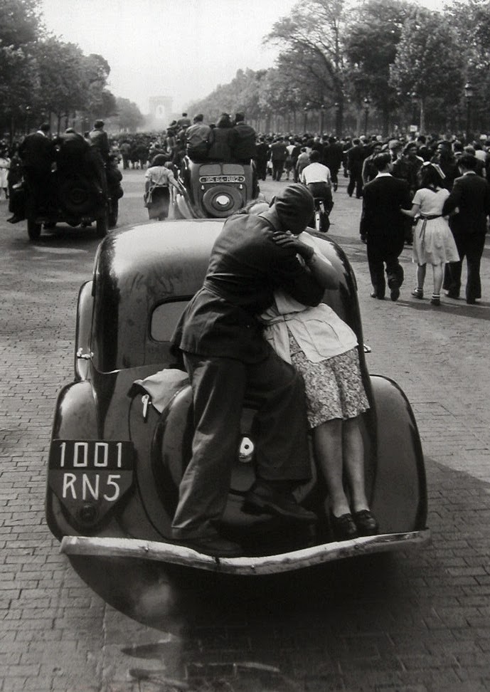 Liberation Paris August 1944 worldwartwo.filminspector.com