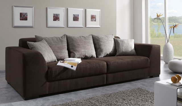 Hình ảnh cho mẫu sofa phòng khách nhỏ được thiết kế với dạng văng hiện đại, trẻ trung cùng gam màu lịch lãm