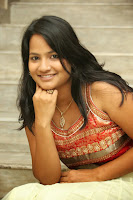 Actress Hemanthini Photos gallery HeyAndhra