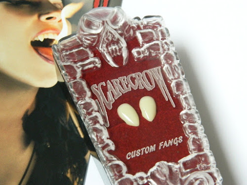 Vampire Fangs with Coffin Case