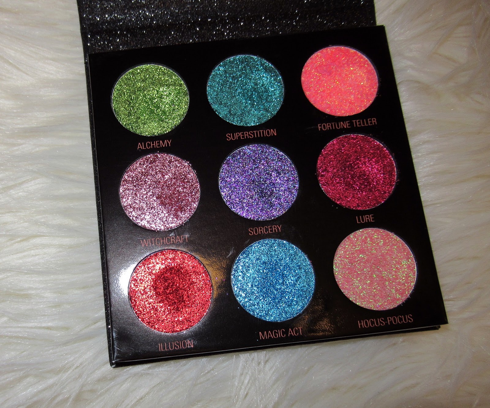 * Freak Muffin * Makeup Revolution Pressed Glitter Palette Abracadabra