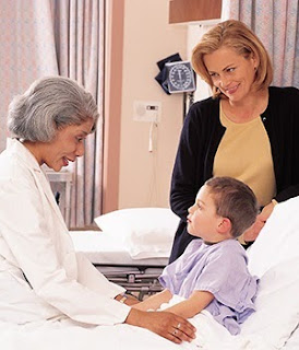 Mom, Grandma with the boy in Hospital