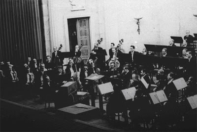 Oskar Sala con el Konzerttrautonium en 1942 junto a la Orquesta de Budapest dirigida por Leo Bochard