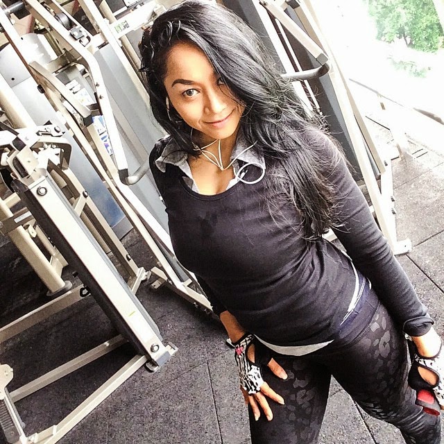 SARAH ARDHELIA SEKSI HOT FOTO BIG - ZONA ARTIS LAGI