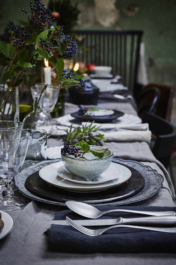 my scandinavian home: Simple yet pretty Christmas / party table ideas