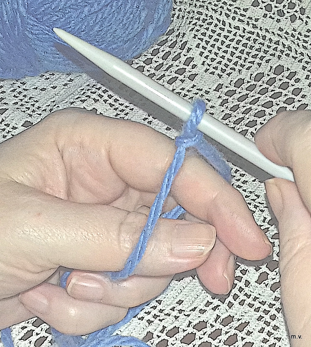 Creations By SerenaPaliria KNITTING 1 LONG TAIL CASTON METHOD