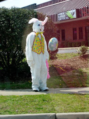 PHOTOS: 25 SCARY EASTER BUNNIES OF THE PAST ~ Popthomology