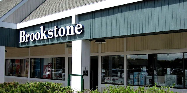 Image Attribute: Brookstone Outlet Store, Kittery Maine, Photo by John Phelan / Source: Wikipedia