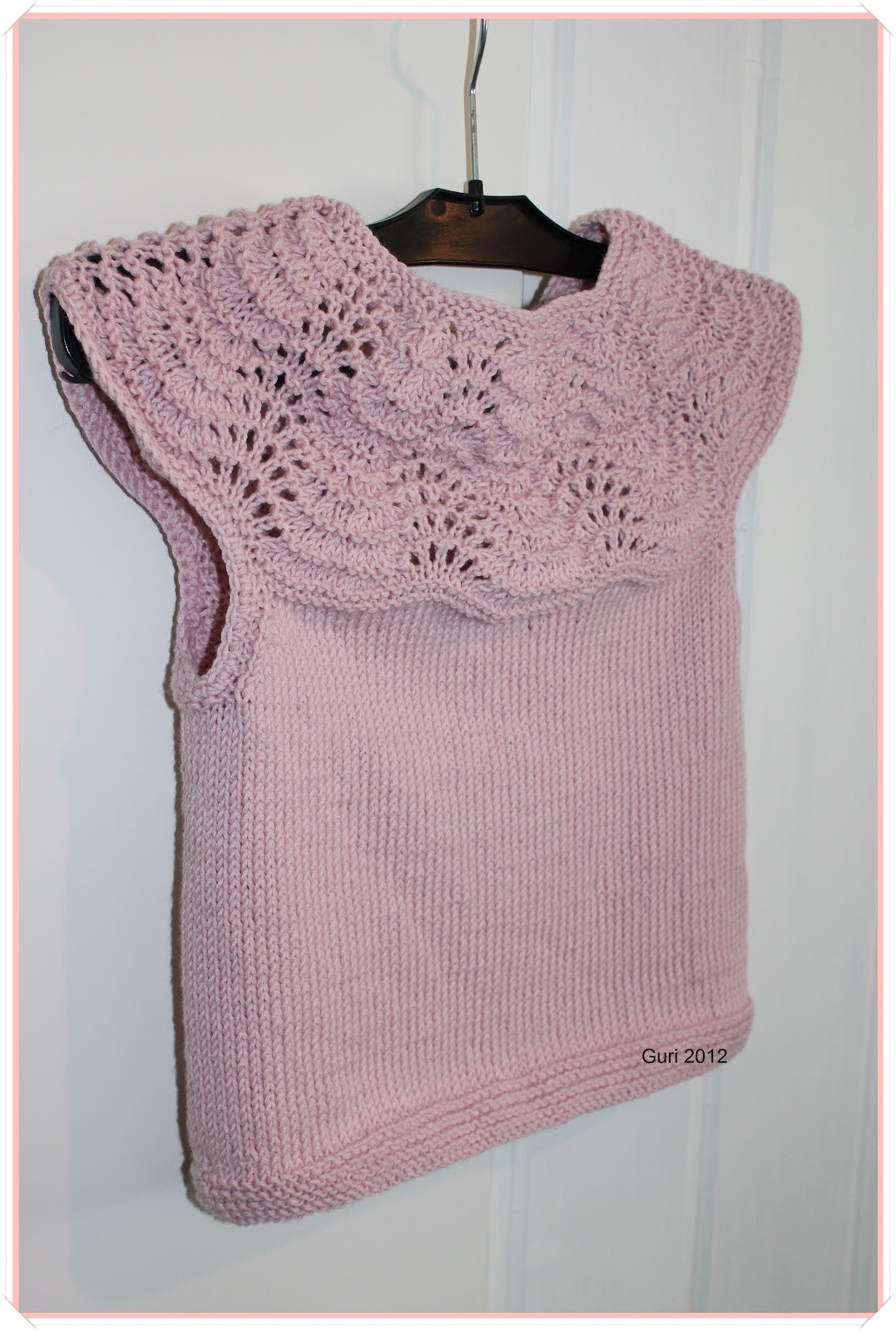 En Fint Presentert Strikket Vest