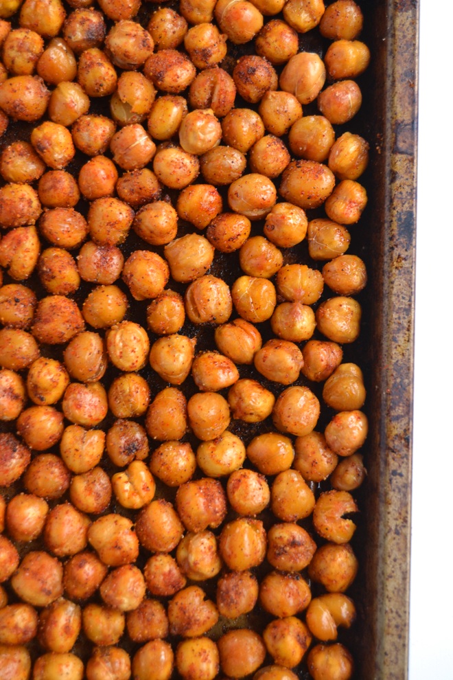 BBQ Roasted Chickpeas are a quick and delicious healthy snack or appetizer that tastes like your favorite salty, crunchy, tangy barbecue chips! www.nutritionistreviews.com