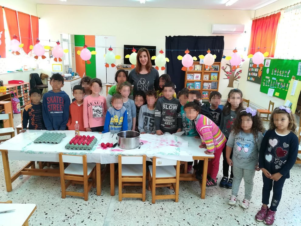 Τα παιδιά του Νηπιαγωγείου και της Β΄τάξης του Δημοτικού σε Πασχαλινές δημιουργίες