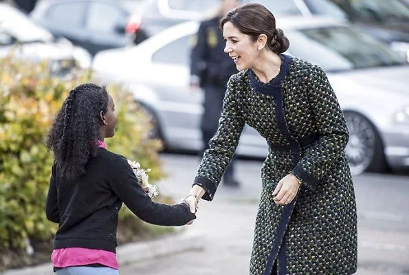 Crown-Princess Mary wore Prada Coat, Crown Princess Mary wore Gianvito Rossi Pumps in Yellow at Børnenes U-landskalender