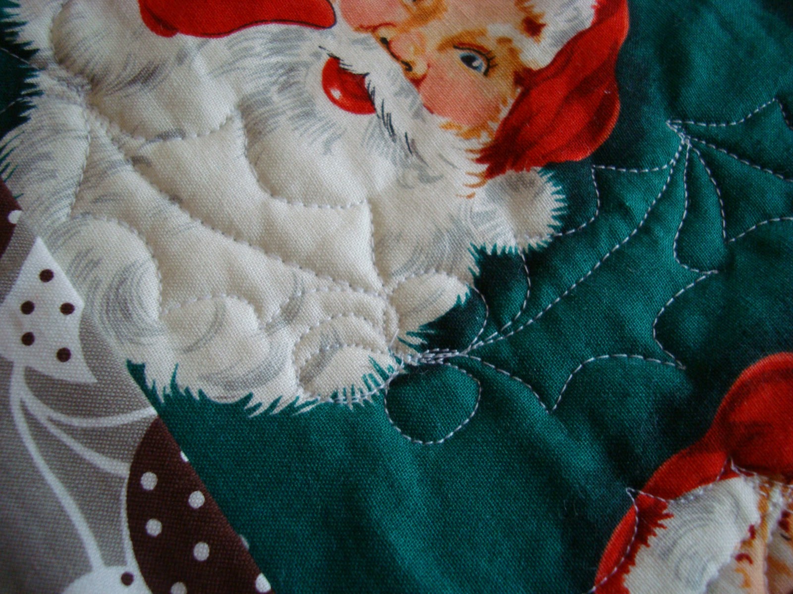 Christmassy free motion quilting / CHARM ABOUT YOU