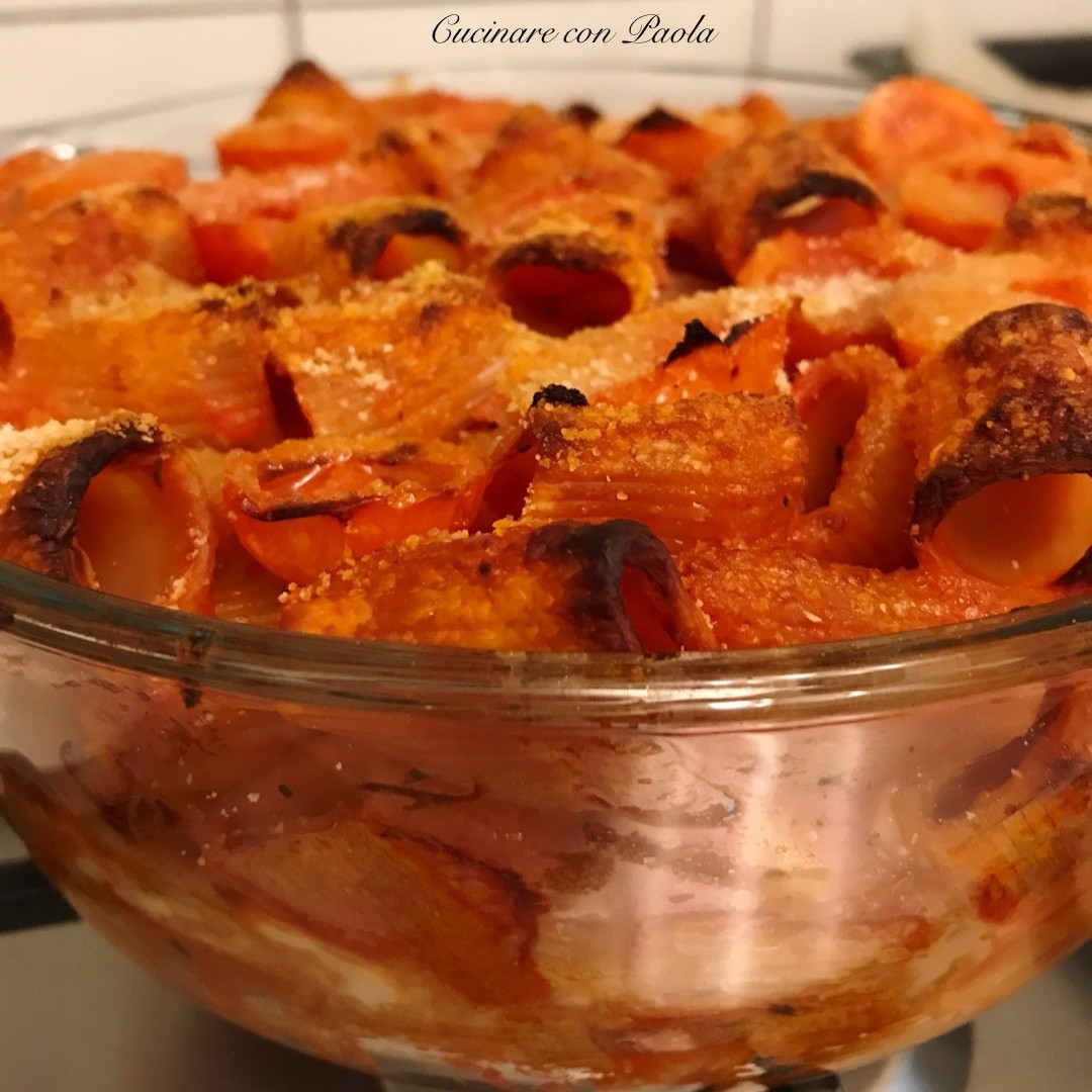 Pasta al forno con mozzarella e pomodorini