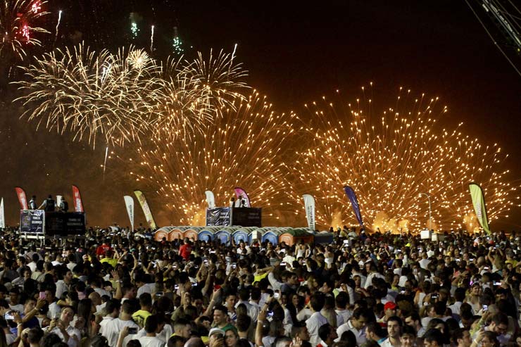 Brasileiros devem gastar em média R$ 290 em comemorações de Ano Novo, aponta SPC