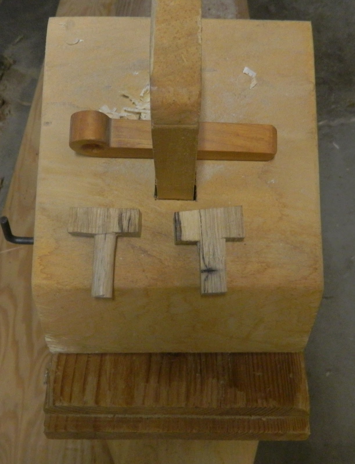 Frontier Carpenter Screw Boxes and Wooden Threads