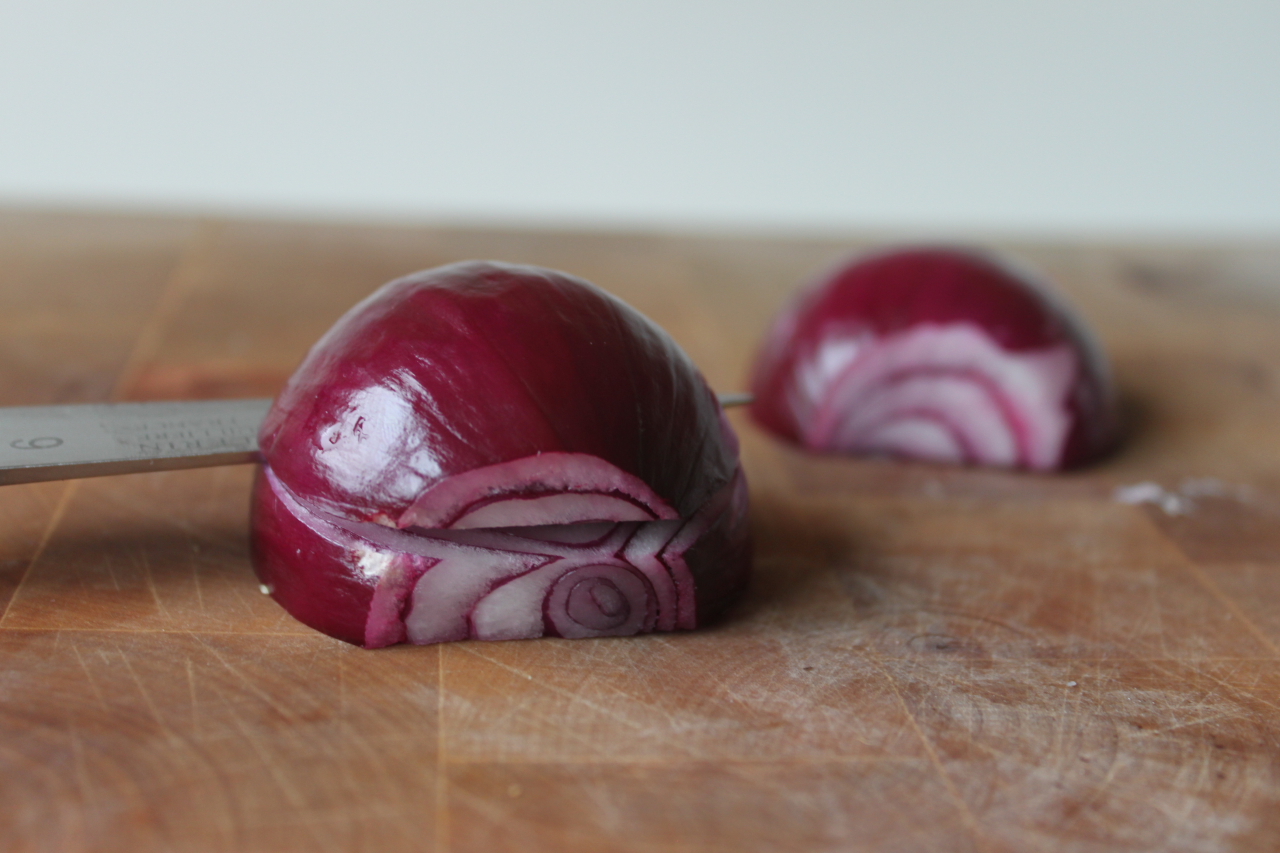 Mama Tommy's Technique How to Dice an Onion Like a Chef [Zack]